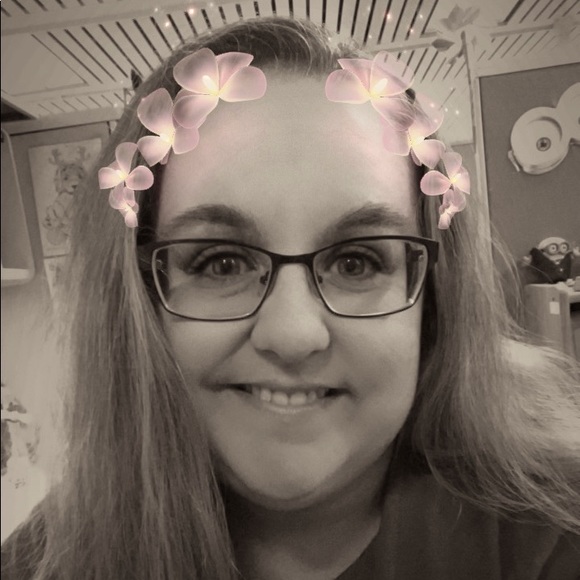 Meet your Posher, Angie - Picture 1 of 1